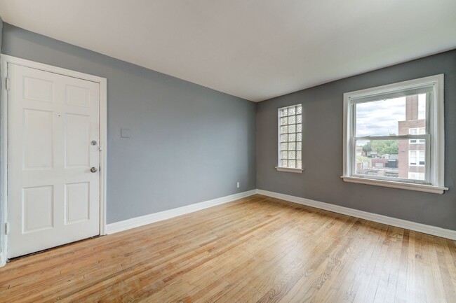 Building Photo - 4948-4948 Kemper Ave