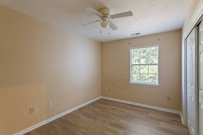 Building Photo - 1470 Berkshire Dr