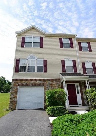 Building Photo - 455 Madison Dr