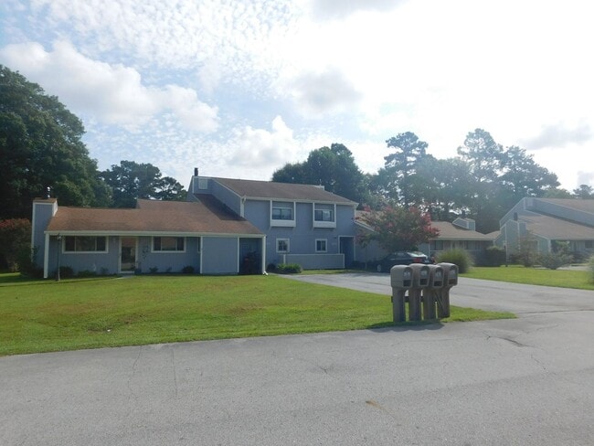 Primary Photo - 149 Quarterdeck