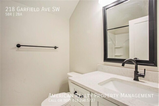 Building Photo - 218 Garfield Ave SW