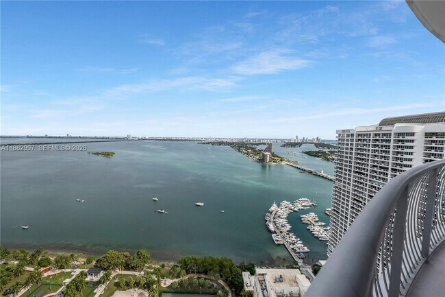 Building Photo - 1750 N Bayshore Dr