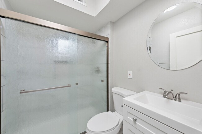 Building Photo - 2805 Charlotte