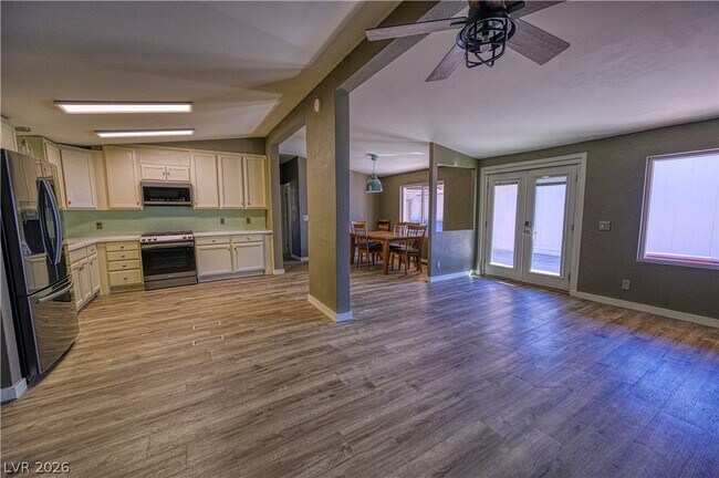 Building Photo - 5581 Wheatfield Dr