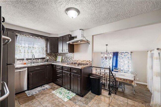 Building Photo - 36 Crescent Ct