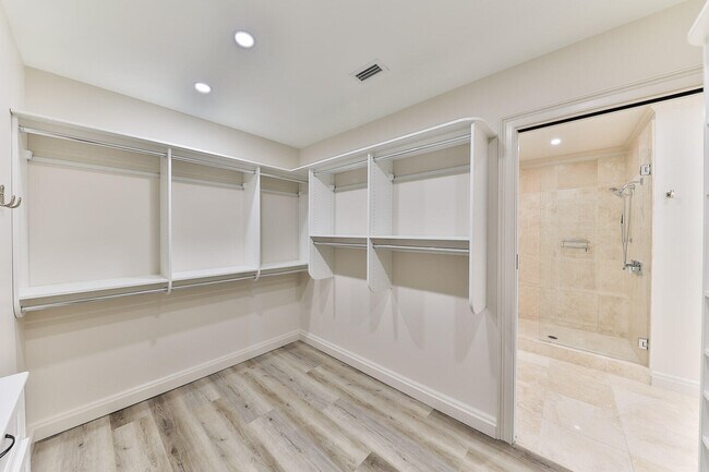 Building Photo - 400 Kelly Plantation Dr