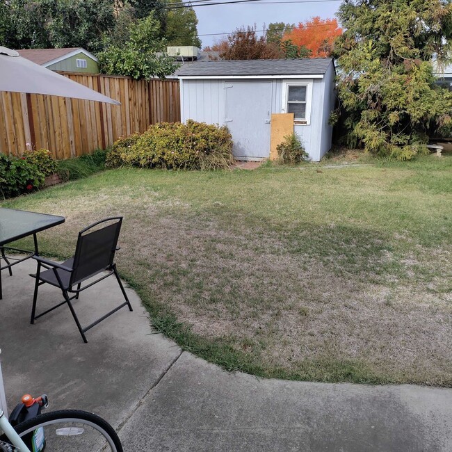 Building Photo - Charming 3-Bedroom Home with Spacious Yard...