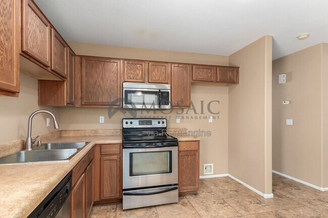 Building Photo - 398 E Daniella Dr