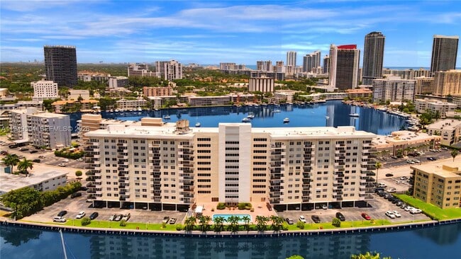 Building Photo - 401 Golden Isles Dr