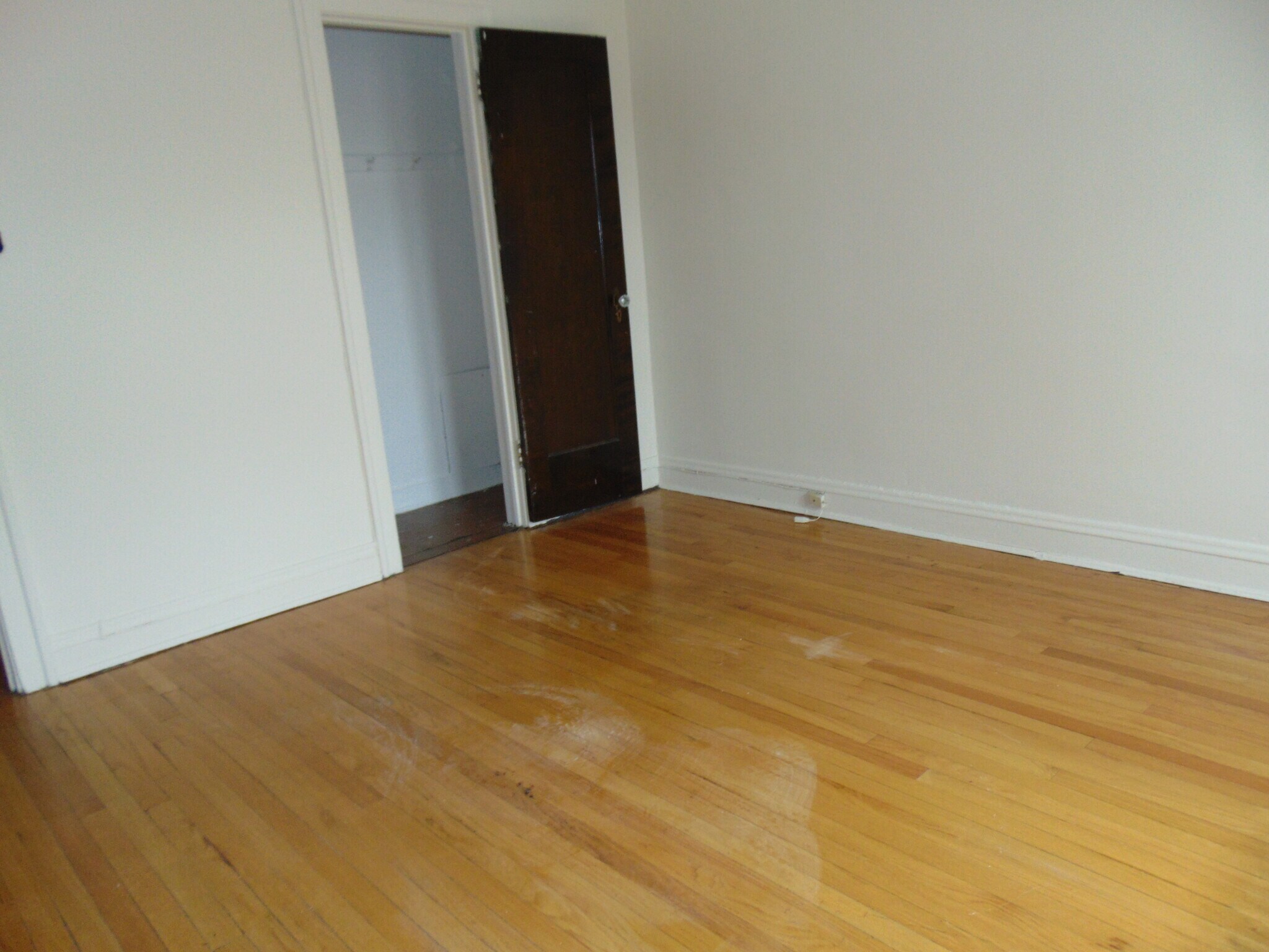 Building Photo - 8221 S Eberhart Ave