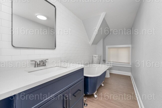 Building Photo - $750 - Studio / 1 bath - Beautiful newly renovated Multi-family home located in Delano