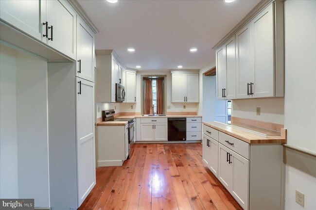 Building Photo - 4551 Colebrook Rd