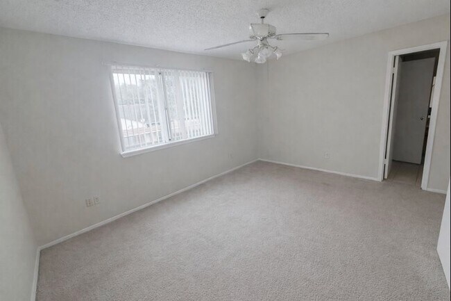 Building Photo - 2155 Hazlitt Dr