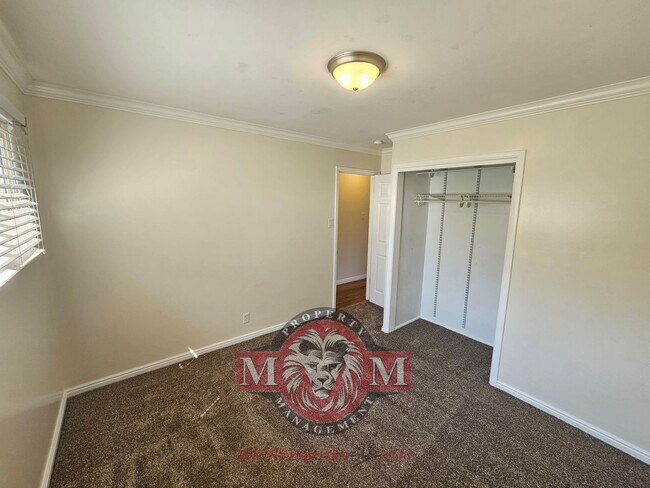 Building Photo - Great 4 Bd 2 Bath Home in Sandy