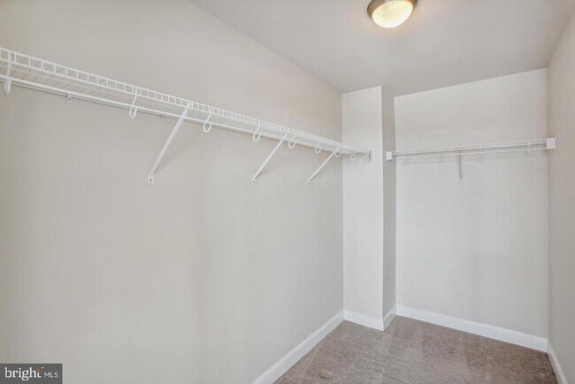 Building Photo - 5750 Bou Ave