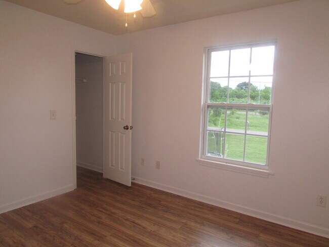 Building Photo - Murfreesboro Duplex - Prime Location Near I-840 & I-24!