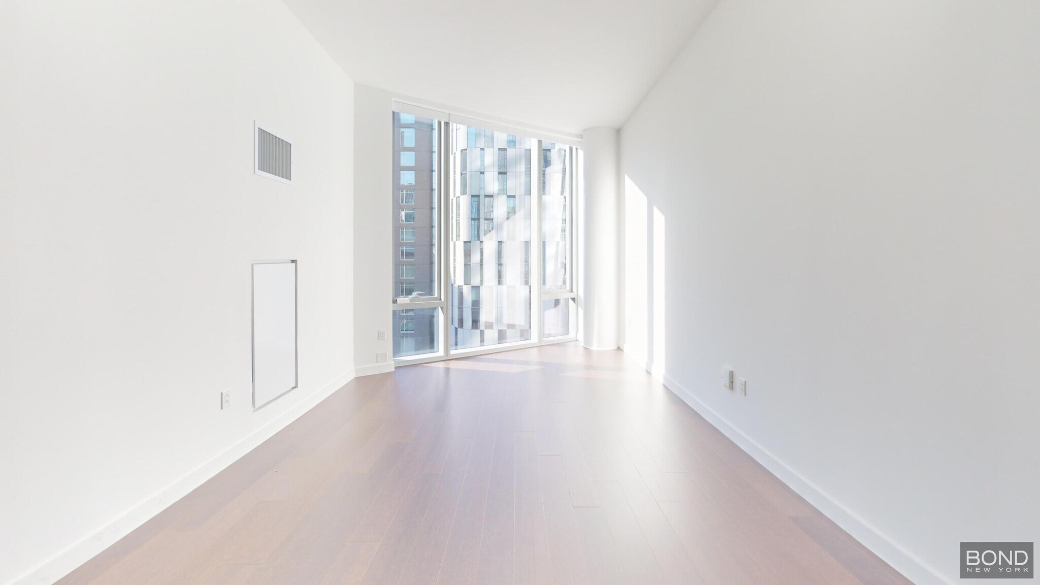 Building Photo - 635 W 59th St