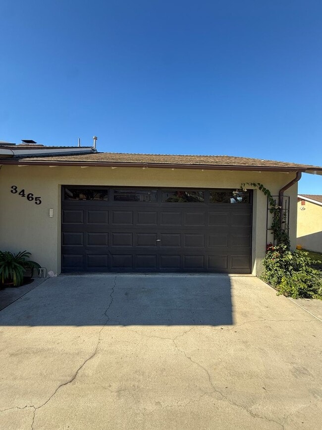 Building Photo - Stunning Fully Furnished 3 Bed-3 Bath Home with Den - Over 2300 Sq Ft.