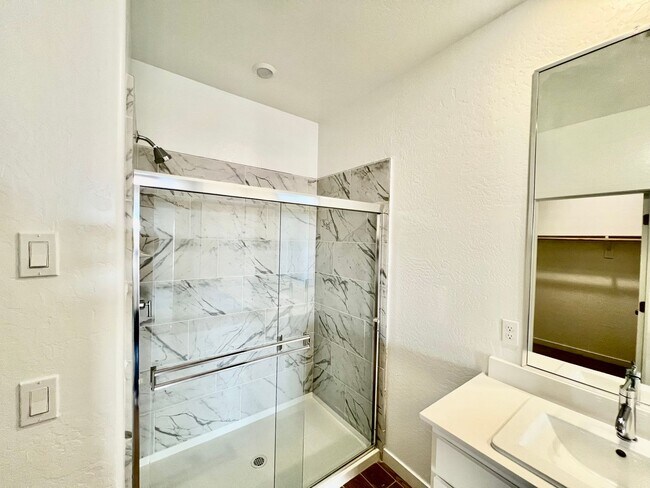 Building Photo - Charming 3-Bedroom Single Story Home for Rent