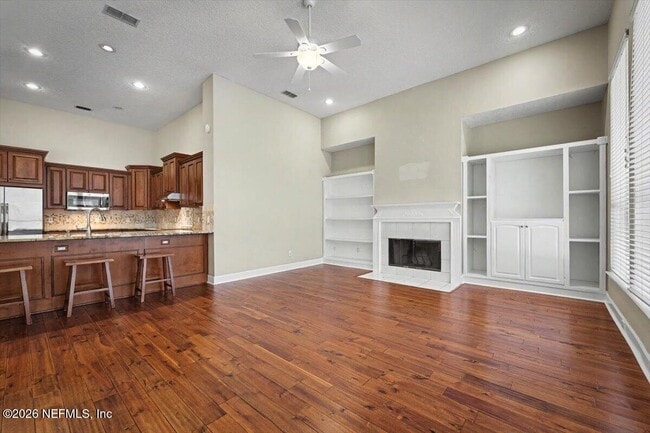 Building Photo - 337 S Mill View Way