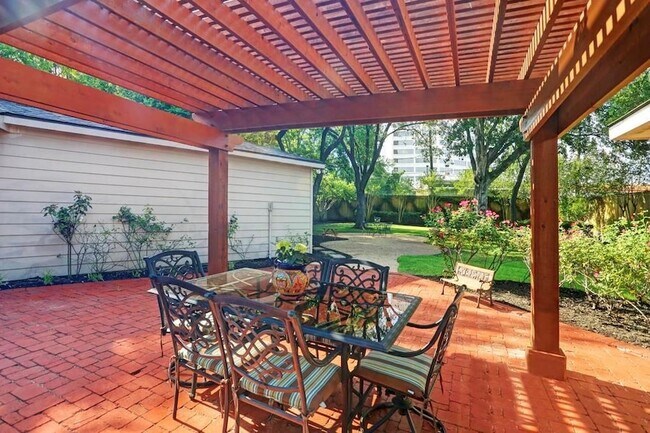 Building Photo - 7506 Creekwood Dr