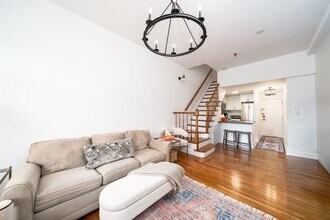 Building Photo - 79 Monroe St