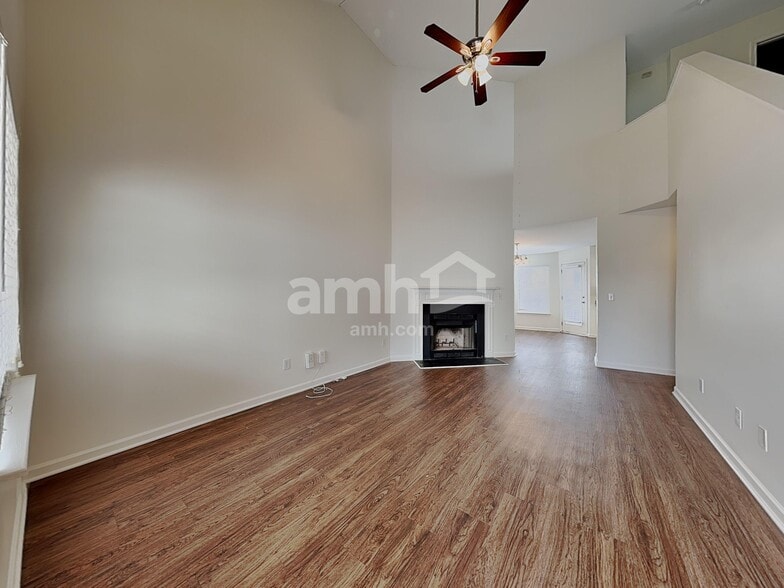 Building Photo - 1568 Pebble Ridge Dr