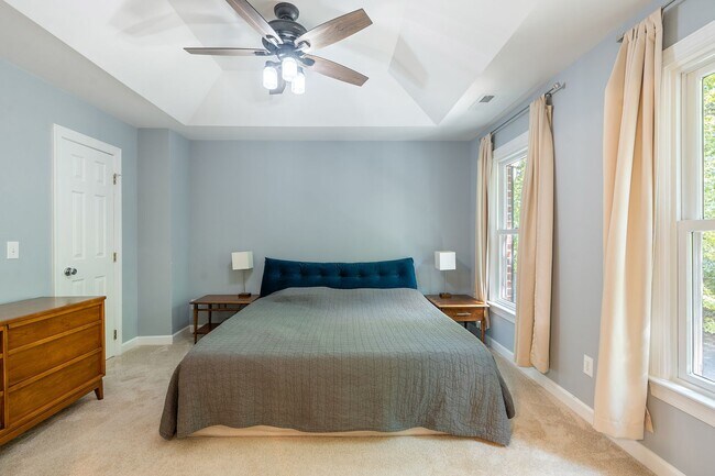 Building Photo - Beautiful Southern Village townhome - Furnished - Mid / Long Term lease options