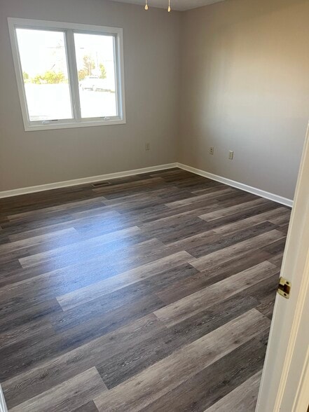 Building Photo - 206 W Mill St