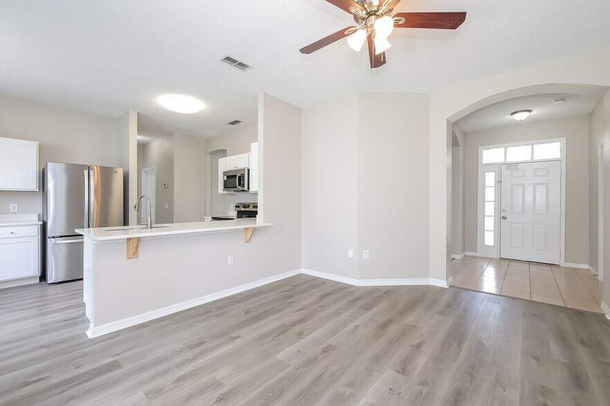 Building Photo - 556 Pinehurst Cove