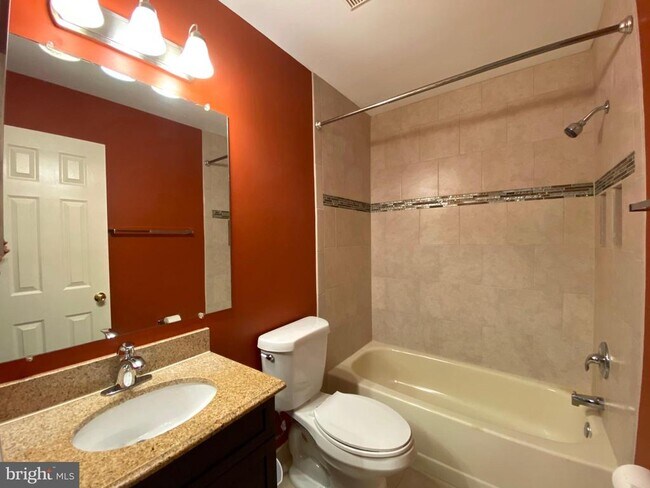 Building Photo - 7684 Green Garland Dr
