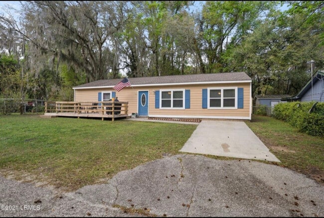 Building Photo - 3 Twin Lakes Rd