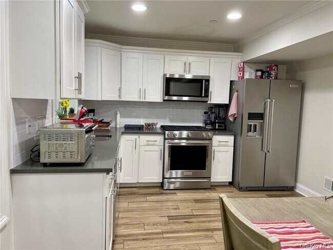 Building Photo - 29 Carpenter Ave