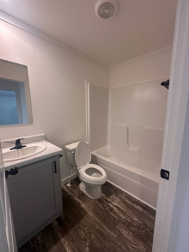 Building Photo - 7865 W Hwy 40