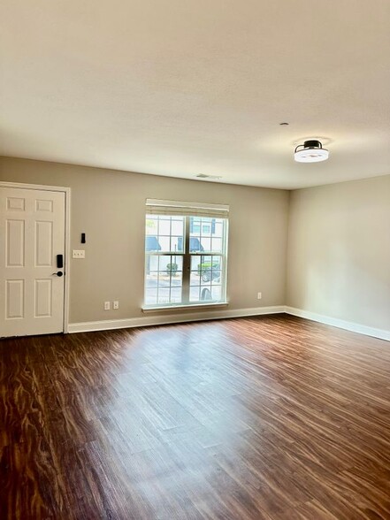 Building Photo - 1114 Maple Tree Ln