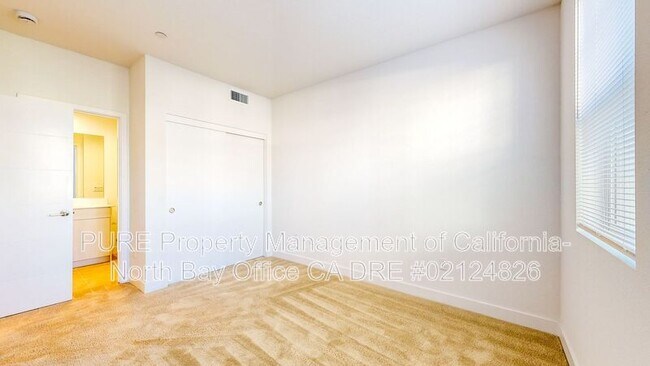 Building Photo - 221 Gambrel Cir