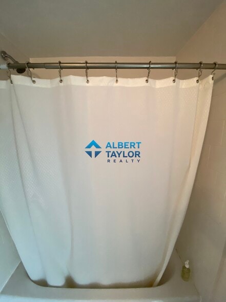 Building Photo - 339 Centre St