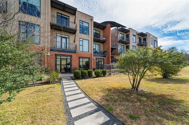 Building Photo - 2525 S Lamar Blvd