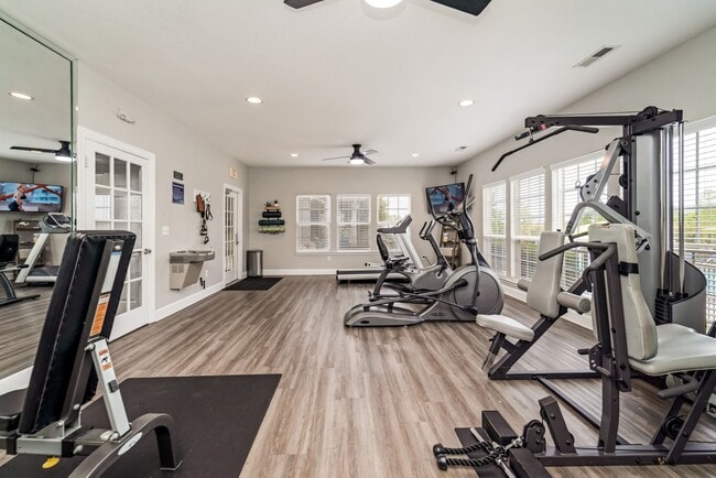 Building Photo - Lakes of Columbia