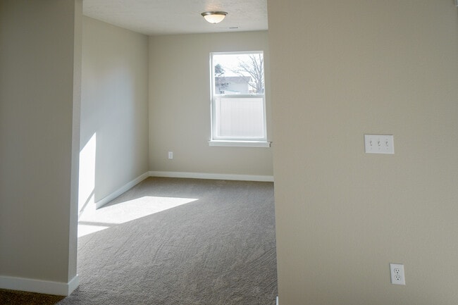 Building Photo - 2814 N Cherry Grove Way