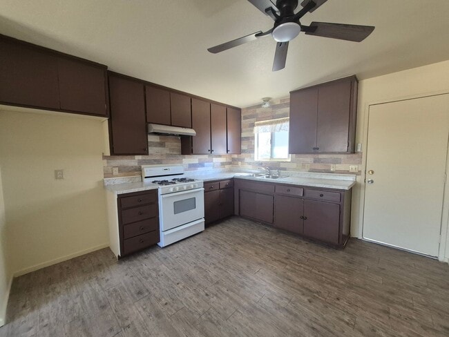 Building Photo - 61464 Desert Air Rd