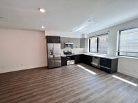 Building Photo - Large multi level 2Bd/1.5 Bth with heated ...