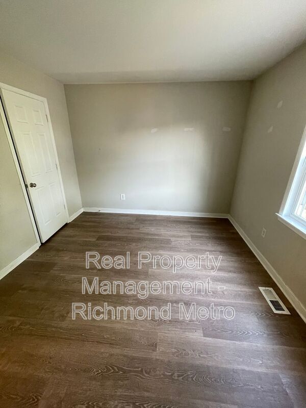 Building Photo - 1802 Parkwood Ave