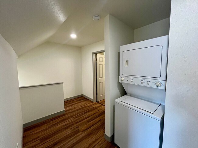 Building Photo - 3 Bed 1.5 Bath Single Family Home in Wausa...