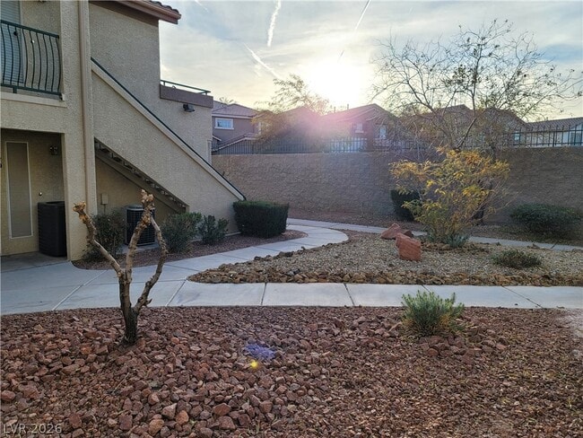 Building Photo - 5710 E Tropicana Ave