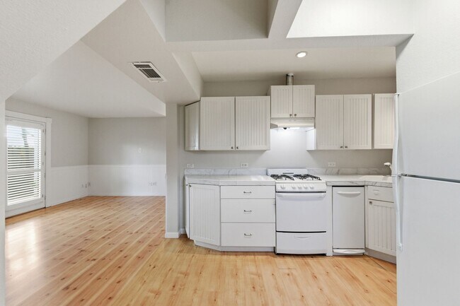 Building Photo - 1901 Spencer St