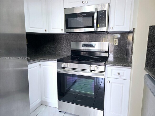 Building Photo - 365 NW 85th Ct