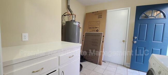 Building Photo - 6415 E 36th Ave