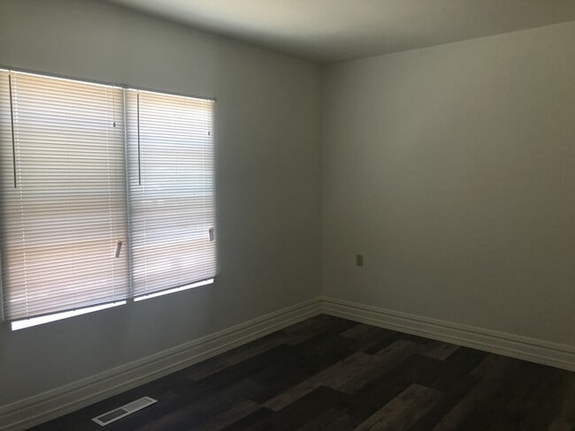 Building Photo - House with fenced backyard!