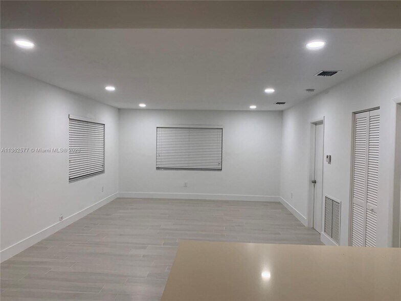 Building Photo - 315 Majorca Ave